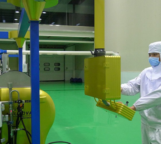 公司擁有三條原裝進(jìn)口冷榨橄欖油加工生產(chǎn)線(xiàn)，兩條德國(guó)福樂(lè)偉和一條意大利貝亞雷斯單一品種生產(chǎn)線(xiàn)，日加工鮮果能力達(dá)560噸，通過(guò)低溫純物理冷榨最大..